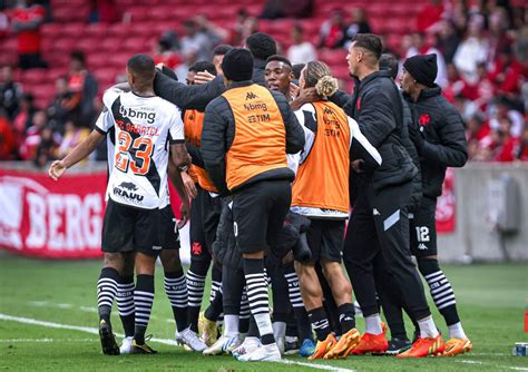 Possível reforço do Vasco foi um dos melhores zagueiros da Premier