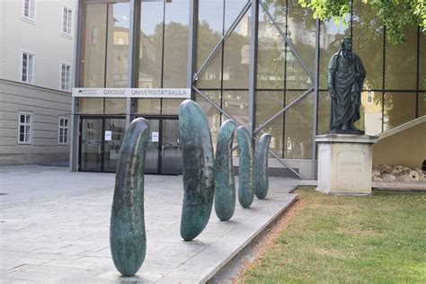 Les cornichons dErwin Wurm Ca valse à Vienne