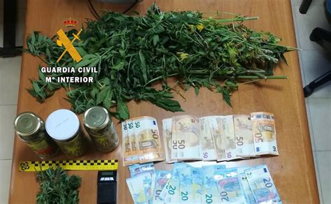 La Guardia Civil Detiene A Un Joven Al Desmantelar Un Punto De Venta De Drogas En El Valle Del