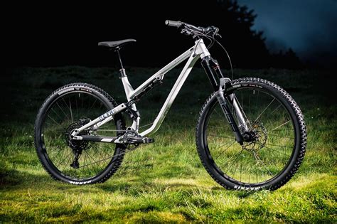 Commen Al Meta Am Zwei Neue Varianten Mit Rockshox Zeb