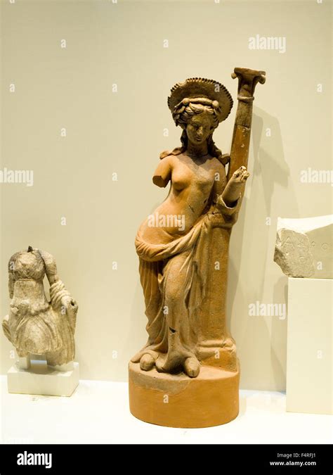 Greek artifacts hi-res stock photography and images - Alamy