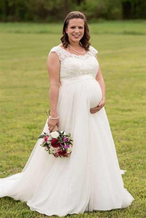 Expert Wedding Advice Zola Pregnant Bride Wedding Dresses Wedding