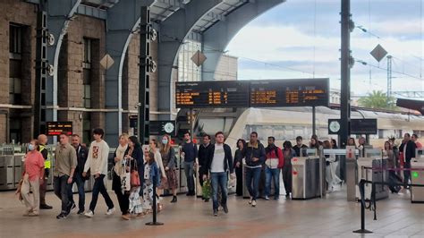 Renfe Emite Cerca De Abonos Gratuitos En Galicia Para Viajar En