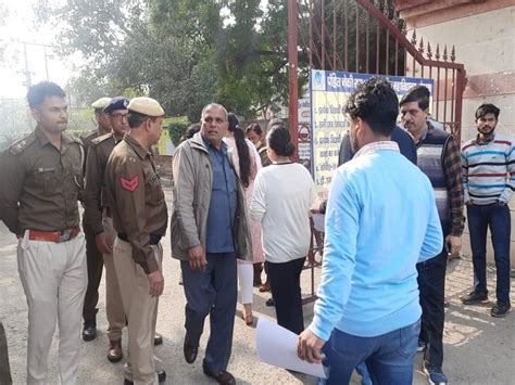 Rohtak News HTET Organized Candidates Arrived To Take The Exam With