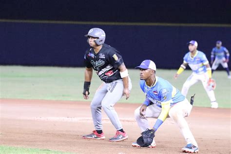 B Isbol Mayor Line Up De Col N Y Dari N Para El Juego De Las