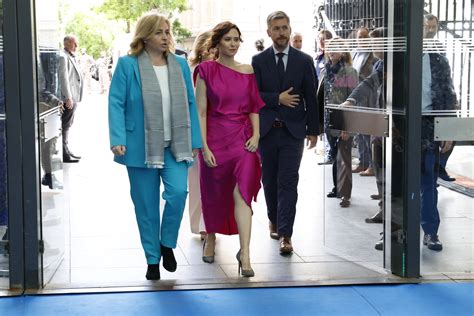 Isabel D Az Ayuso Repite Vestido Y Apuesta Por Su Color Y Dise Adora