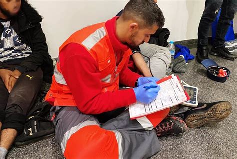 Llegan Dos Pateras Con 28 Personas A Bordo A Alicante Y Santa Pola