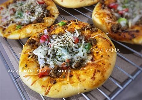 Resep Pizza Mini Super Empuk Oleh Yovi Yana Cookpad