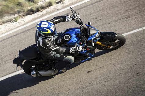 Suzuki GSX S750 Prueba Ficha Técnica y Opiniones