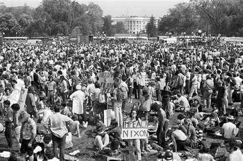 The Night Nixon Hung Out With Hippies At The Lincoln Memorial