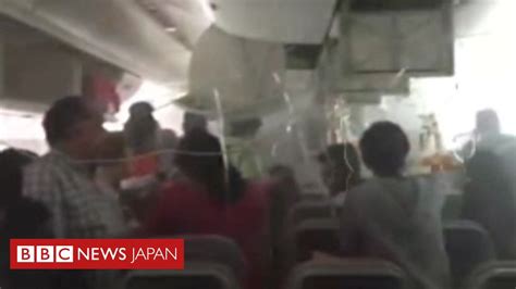 着陸時に炎上した機内の映像 ドバイ国際空港 Bbcニュース