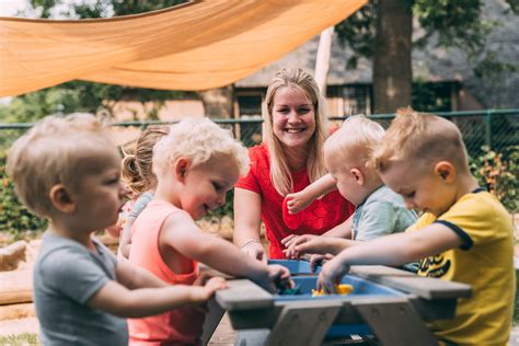 Gespecialiseerd Pedagogisch Medewerker Kinderopvang Voor Volwassenen