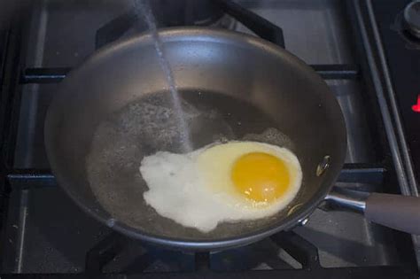 How To Baste Eggs Perfectly Set With No Broken Yolk Ever Thecookful