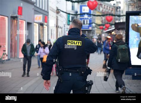 Kopenhagen Dänemark 23 Dezember 2022 Polizist erklärt