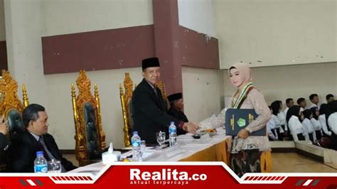 Sma Negeri Tarik Gelar Wisuda Siswa Persen Lulus