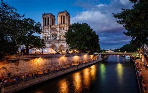 Notre Dame De Paris Cathedral And Seine River In The Evening, Pa ...