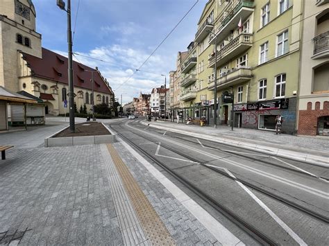 Pozna Jak Wygl Da Zmodernizowane Torowisko I Przystanki Przy Rynku