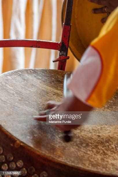 Busking Drum Photos Et Images De Collection Getty Images