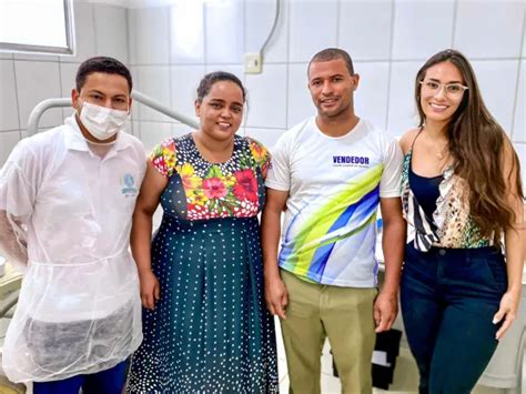 Prefeitura de Medeiros Neto entrega próteses dentárias à população