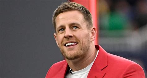 Jj Watt Reacts To Thirst Tweets After Sharing Ripped Shirtless Photo