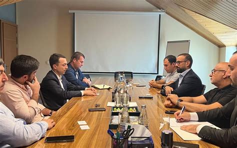 Azerbaijan Uzbekistan Discuss Expanding Cooperation In Textile