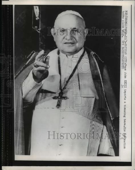 1958 Press Photo 1958 Press Photo Of Pope John Xxiii Giving A Blessing