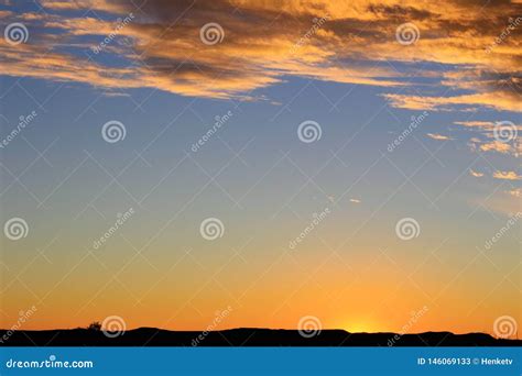 C U Dram Tico Do Por Do Sol E Nuvens Bonitas Imagem De Stock Imagem