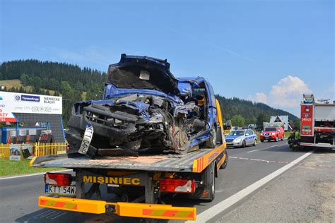 Wypadek Na Zakopiance Autokar Z Dzie Mi Zderzy Si Z Autem Osobowym