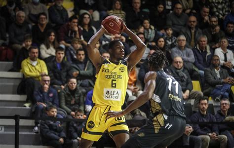 Basket Ball Pro B Le Stade Rochelais ramène un beau cadeau de Saint