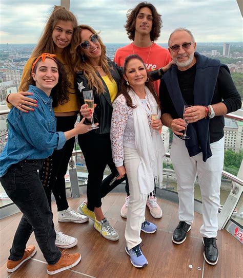 Lili Estefan comparte foto inédita junto a su tía Gloria Estefan Foto 5