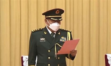 习近平出席晋升上将军衔仪式并颁发命令状！两位新晋上将均以新职务亮相！