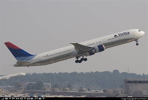 N831MH Boeing 767 432 ER Delta Air Lines Paul Robbins JetPhotos