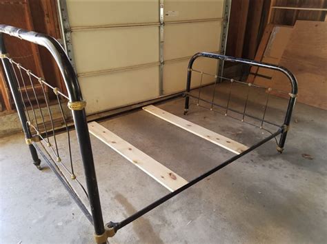 Lyndi S Projects How To Paint A Metal Bed Frame