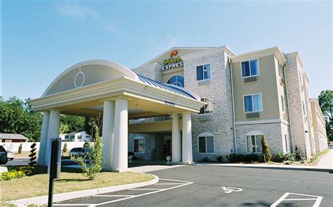 Holiday-Inn-Express-Branford - Visit New Haven CT