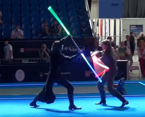 Light Saber Dueling Becomes Sport In France Level Jornal Joca