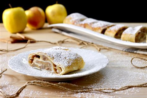 Strudel Di Mele Con Pasta Sfoglia Ricetta Fatto In Casa Da Benedetta