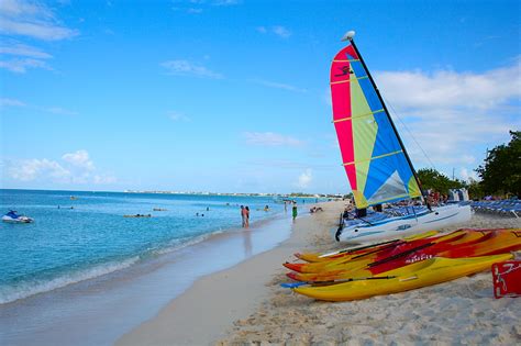 Seven Mile Beach | Yachts Caymans