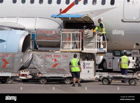 Chargement des avions Banque de photographies et dimages à haute