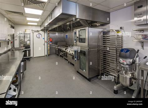 Kitchen staff canteen hi-res stock photography and images - Alamy