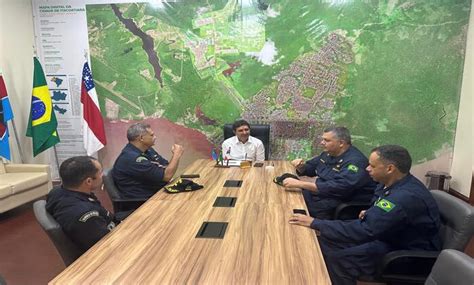 Comandante Do Distrito Naval Realiza Visita Prefeitura De