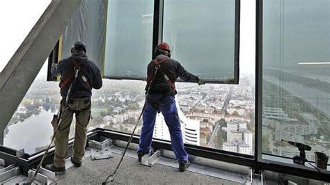 Bauarbeiter Erhalten Ab Mai 3 1 Prozent Mehr Lohn SN At