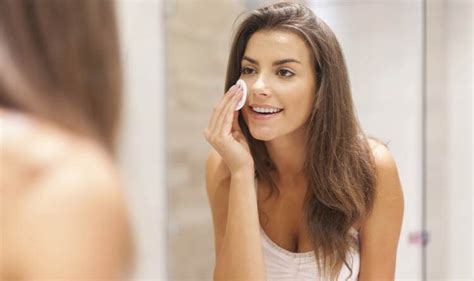 How To Remove Makeup Ways To Remove Makeup Makeup Removal Tips