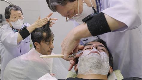 Relaxing Shave Styling Seongu Barbershop Seoul S Oldest Barber