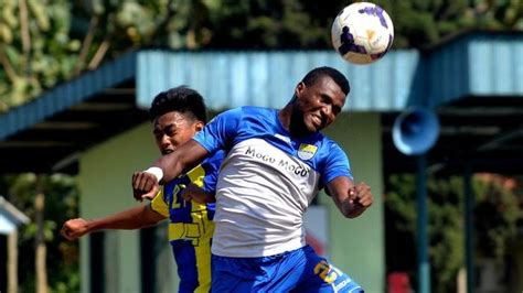 Striker Naturalisasi Paling Haus Gol Ini Deretan Penyerang Persib Pada