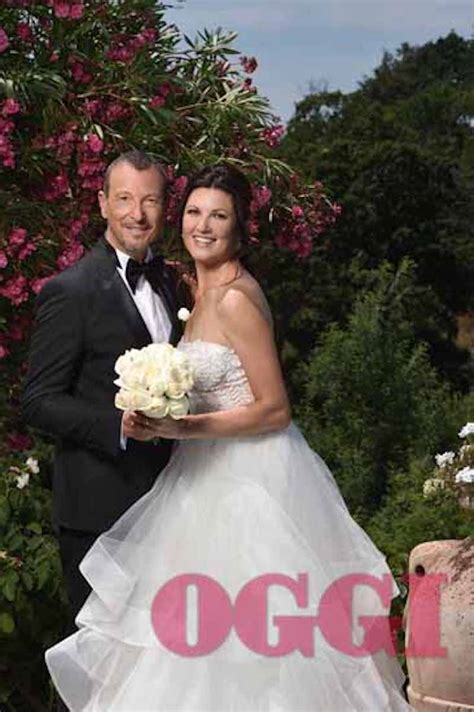 Matrimonio Amadeus Giovanna Finale Con Bagno In Piscina Insieme Al