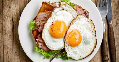 Genius Way To Fry Eggs Guarantees Perfect Yolks Every Time Without Flipping Mirror Online