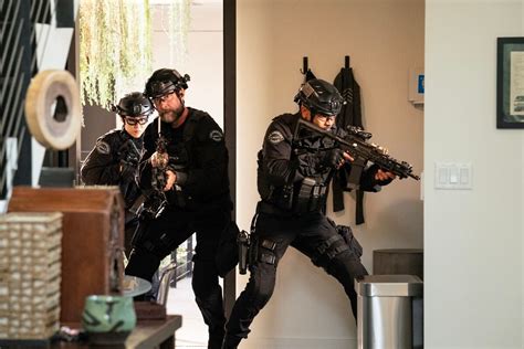 SWAT Season 7 Episode 9 Photos, "Honeytrap" Promo and Cast