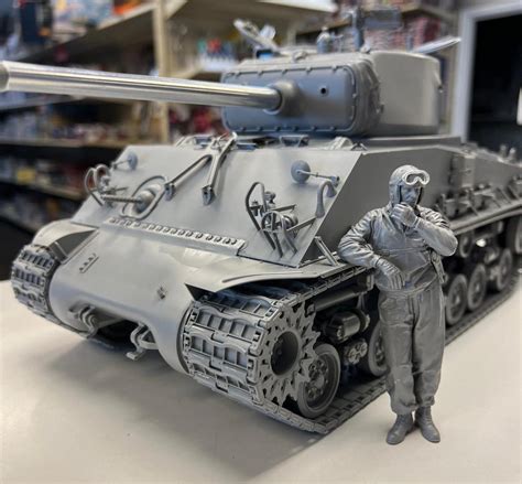 M4A3 E8 Sherman "Easy Eight" (HVSS), US ARMY Tank, Plastic Model Kit 1/ ...