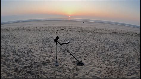 27 Metal Detecting Along Greatstone Beach With The Nokta Makro Legend