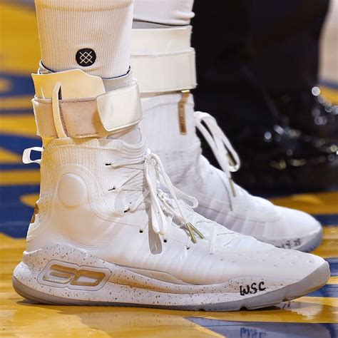 Stephen Curry 穿着的 Under Armour Curry 4 Basketball Shoes Stephen Curry